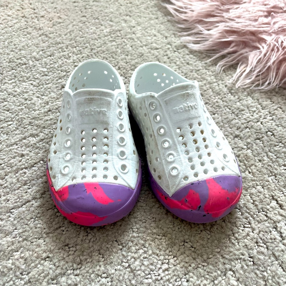 Native toddler slip-ons size 5C